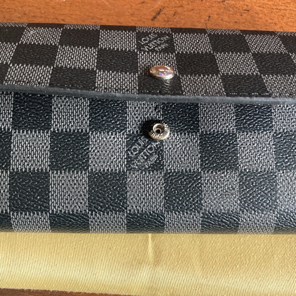 Louis Vuitton Damier Graphite Wallet *Like New* - Picture 7 of 7